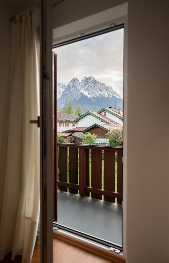 Haus Mit Wunderschoenem Ausblick Und Garten Garmisch-Partenkirchen Exterior foto