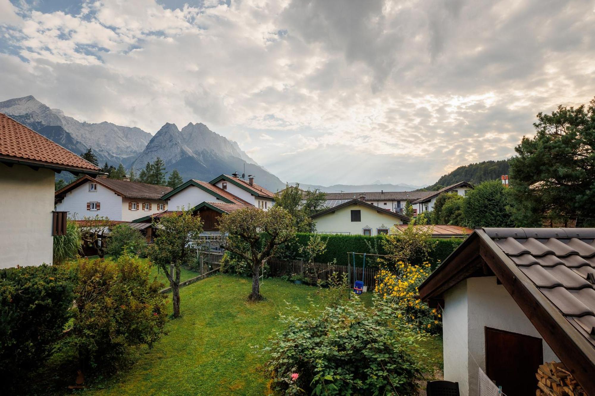 Haus Mit Wunderschoenem Ausblick Und Garten Garmisch-Partenkirchen Exterior foto